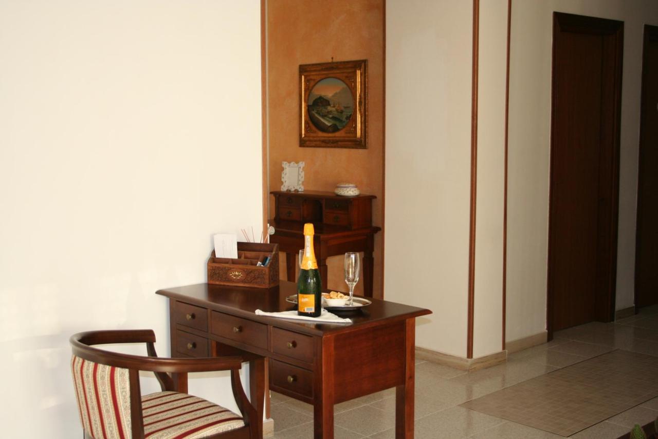 Costa D'Amalfi E Cilento Bed and Breakfast Pontecagnano Eksteriør billede